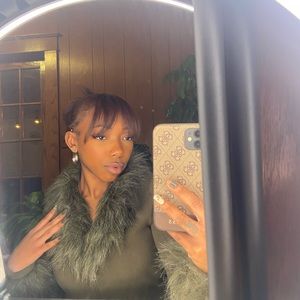 Meet your Posher, Taya